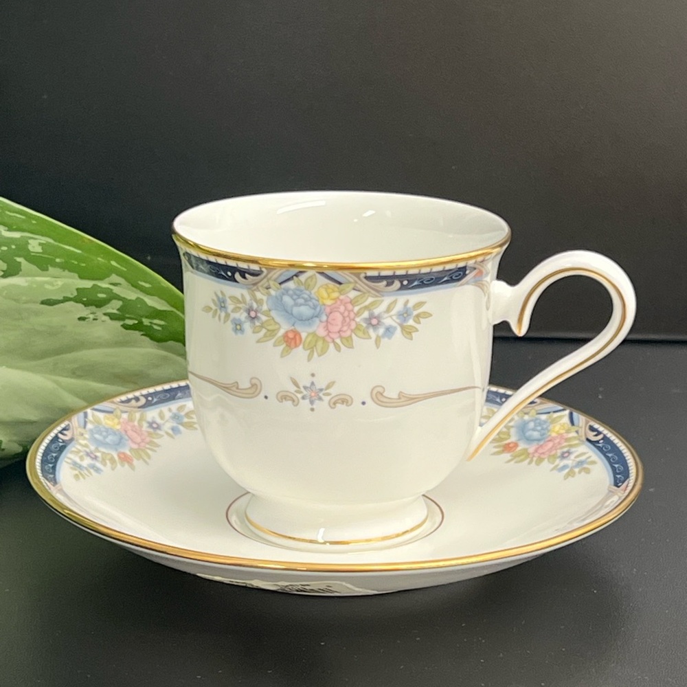 Lenox Fine Bone China Debut Collection “Abigail” Footed Cup and Saucer Set Of 4
